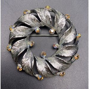 Round Leaf Wreath Brooch Pin Textured Leaves Aurora Borealis Rhinestone Vintage